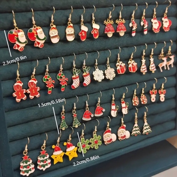 ⭐️ 5 for $25 Holiday Festive Christmas Candy Cane Earrings Gold Tone - Picture 8 of 8